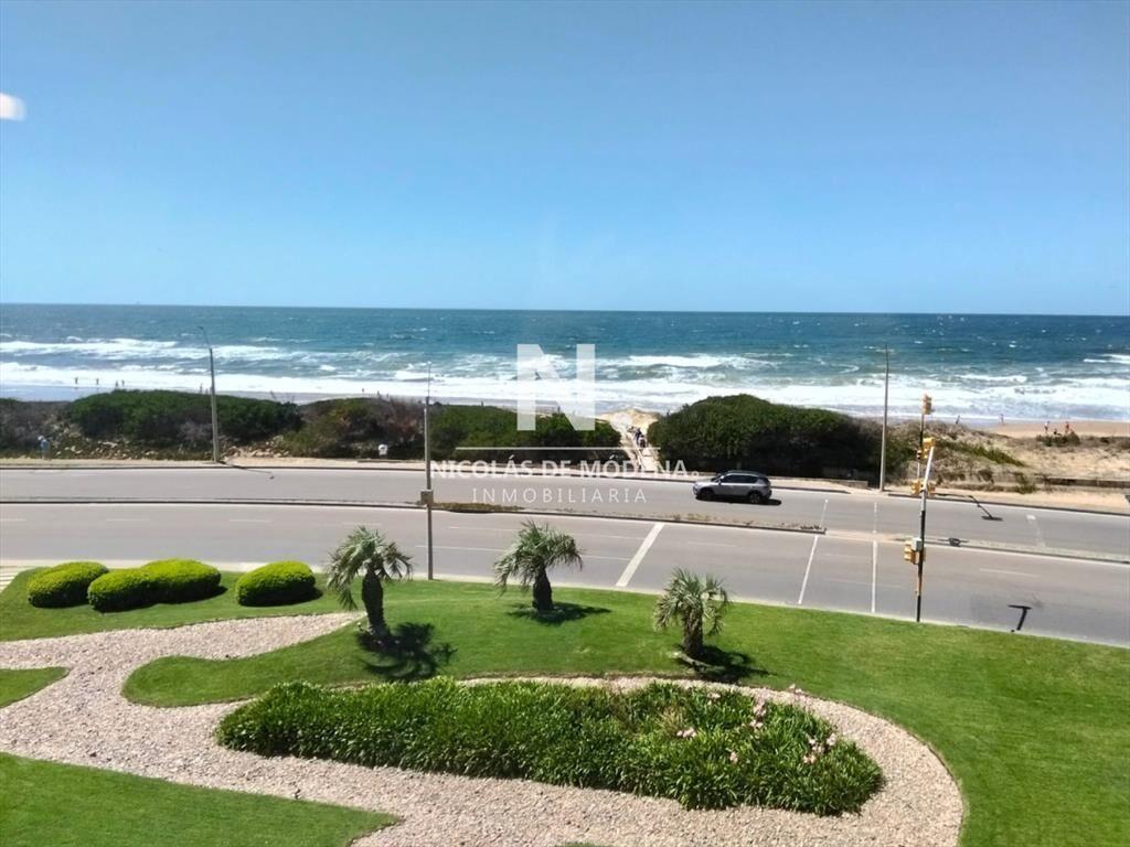 Exclusivo Apartamento Frente al Mar en Playa - de
