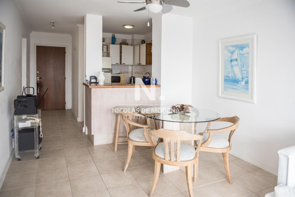 Vende apartamento de 2 dormitorios en Brava Punta del Este