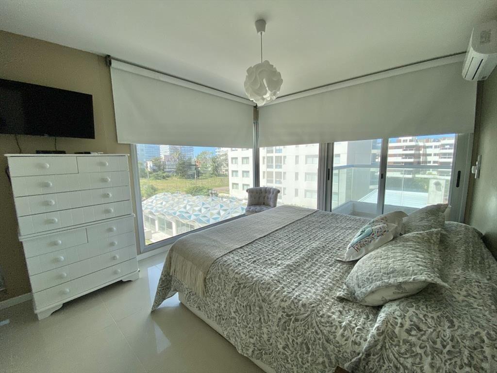 VENTA DE APARTAMENTO DE 3 DORMITORIOS - PLAYA