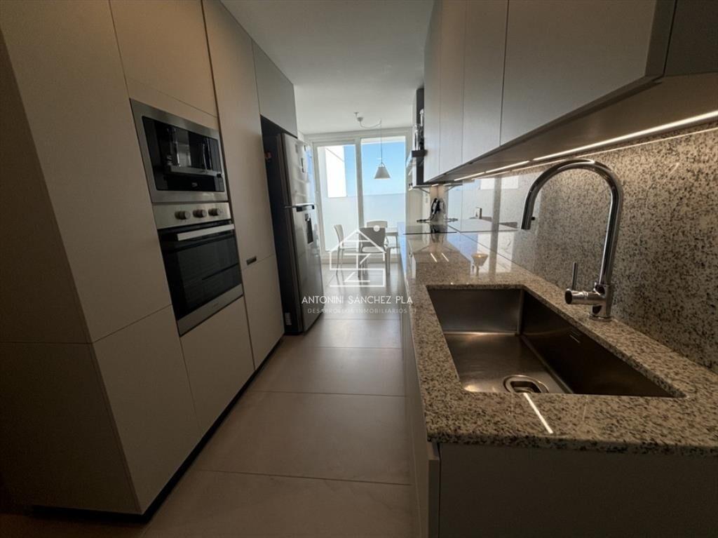 Vende apartamento de 3 dormitorios con vista al mar en Brav