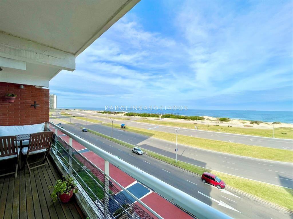 Apartamento de 2 dormitorios en playa Brava, del