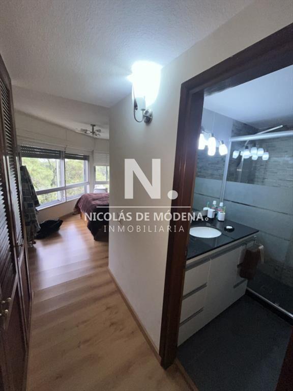 Vende apartamento de 3 dormitorios en Punta del