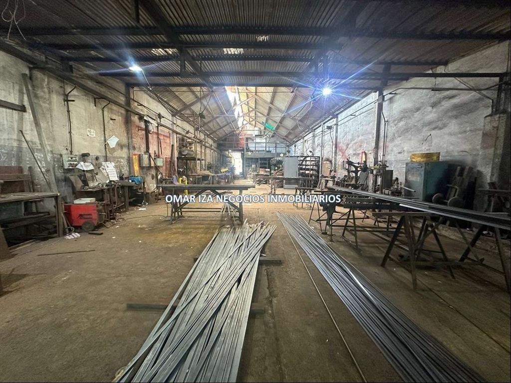 Venta Local Industrial en Pérez Castellanos, galpón + vivie