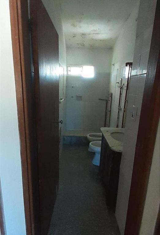Venta de Apartamento.4 Dormitorios,1 baño.Barrio 2 Naciones