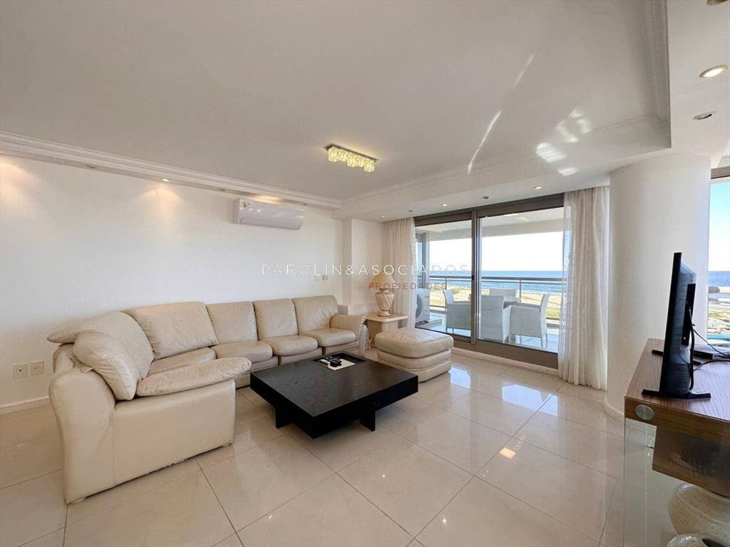 Apartamento de 3 dormitorios en venta en Torre