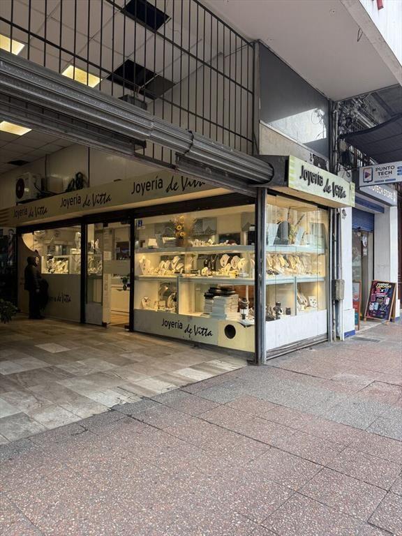 ALQUILER LOCAL COMERCIAL MEJOR CUADRA 18 DE JULIO