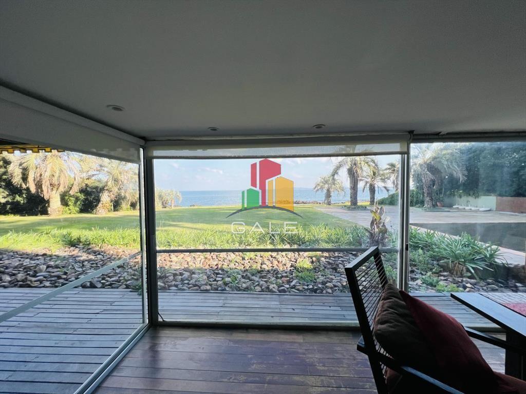 Venta de destacado apartamento en Punta Ballena,