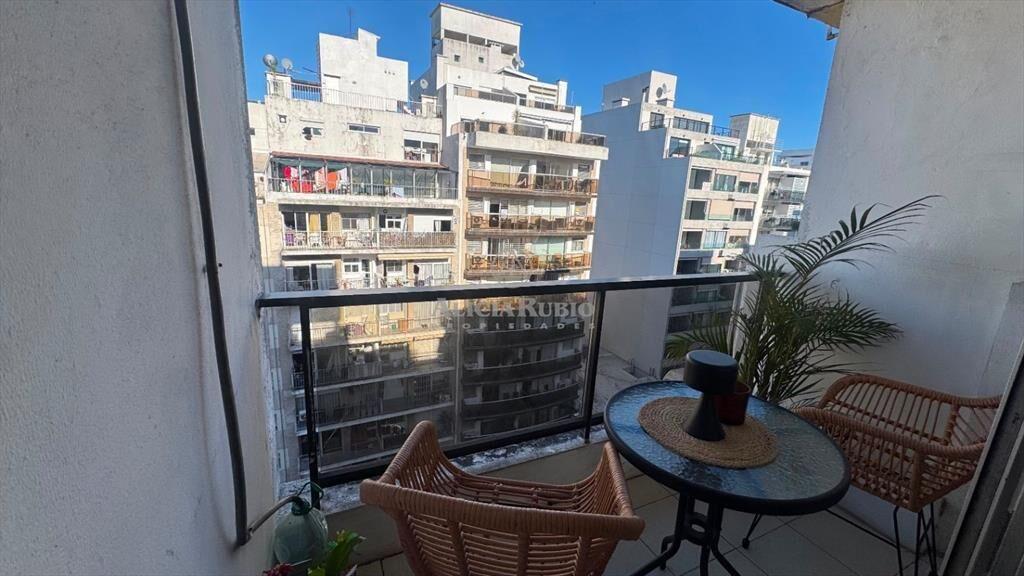 BERRO Y BARREIRO. PISO ALTO. BALCON. COCINA DEFINIDA, GC...