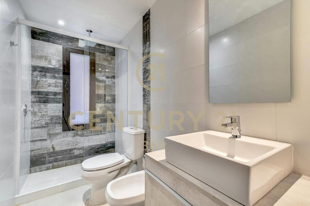 2 Excelentes Casas. Gran PISCINA!! La mejor construcción...