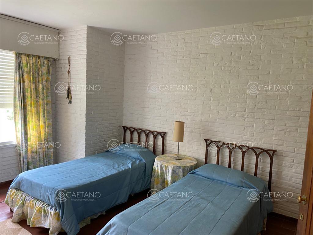 Venta casa 5 dormitorios. Golf, Punta del Este.