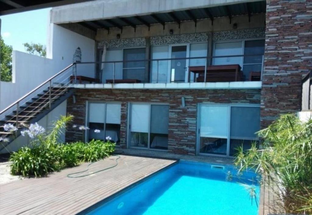 CASA EN VENTA DE 4 DORMITORIOS EN LA BARRA