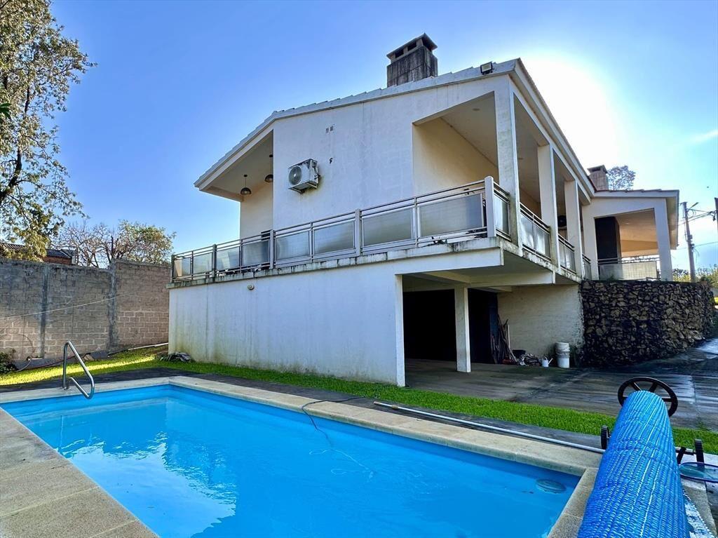 Casa con pileta, parrillero y 1.000 m² en Salto