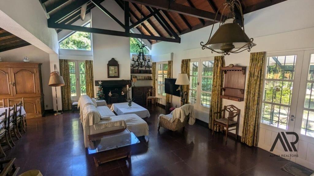 Casa en alquiler anual de 4 dormitorios en suite con pis...