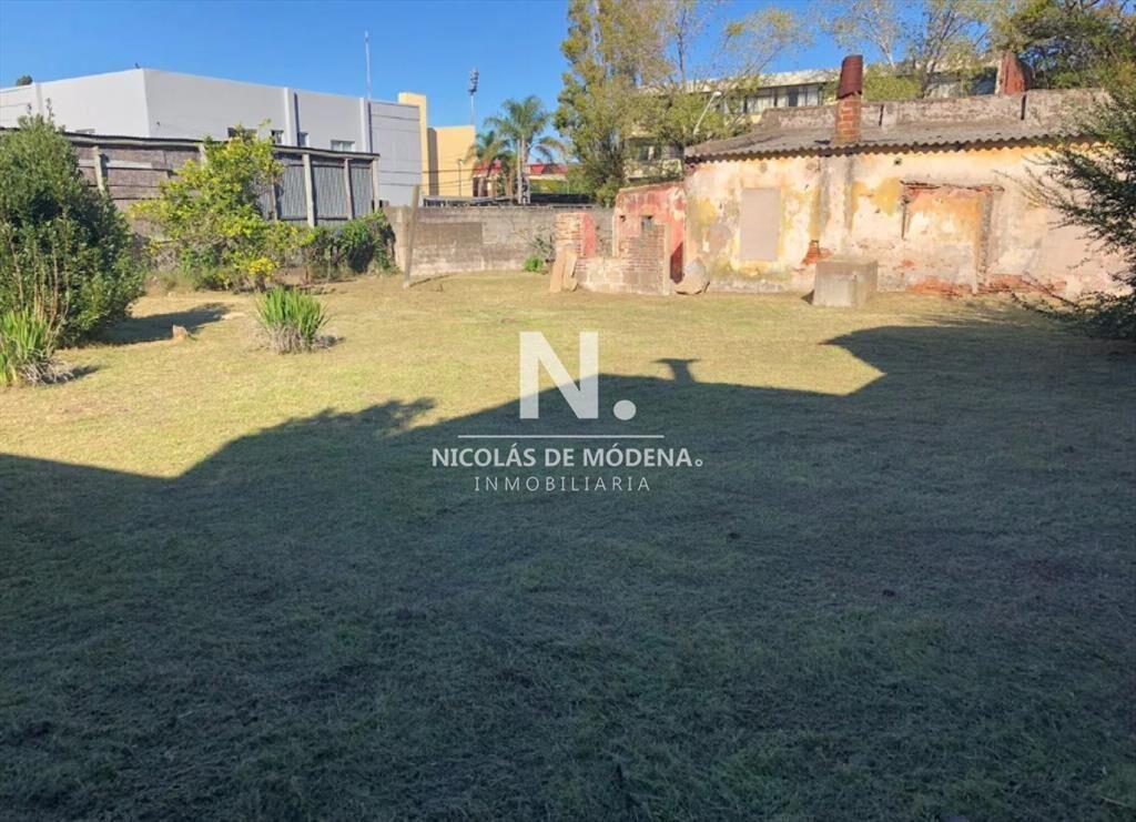 Vende terreno en el Centro de Maldonado.