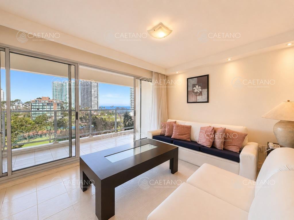 Venta apartamento 3 dormitorios mas servicio, -
