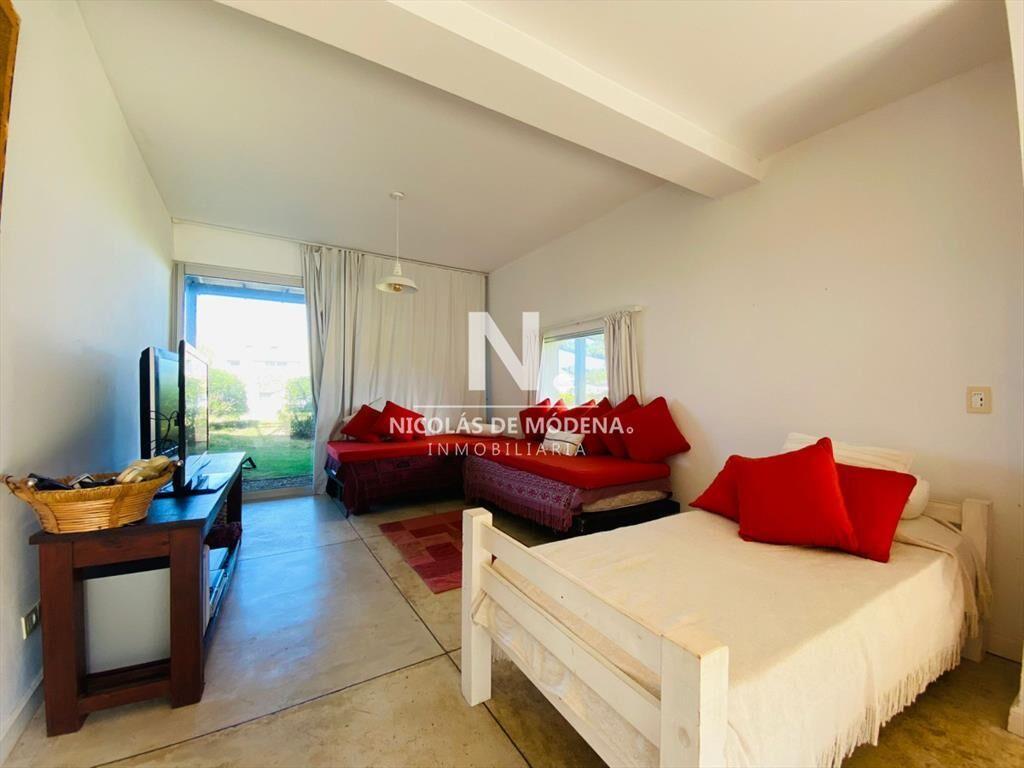 Casa en Venta 3 Suites y Dependencia en Barrio Privado Mana