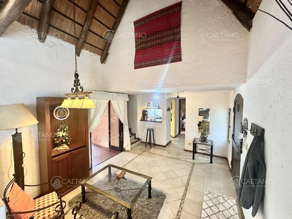 Venta Casa Quincho - 4 Dormitorios + Pileta - Del