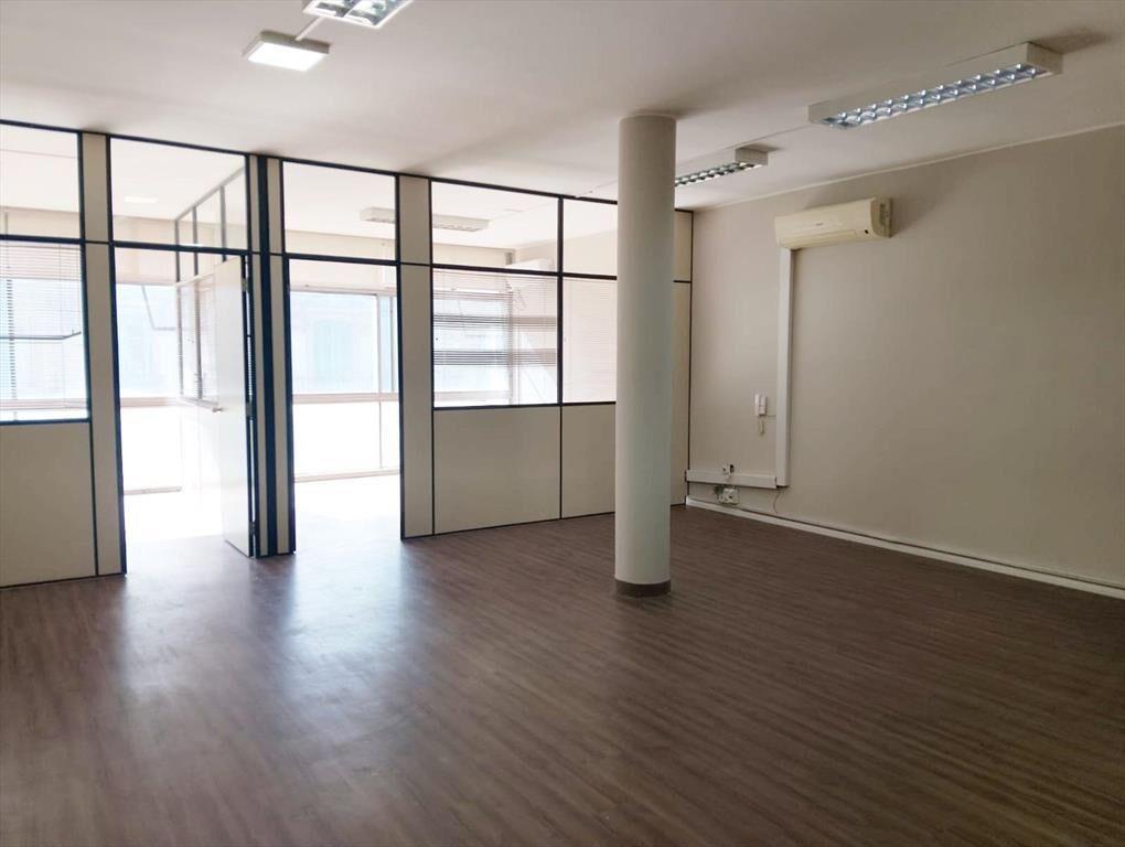Alquiler Oficina con dos espacio definidos y salón amplio e
