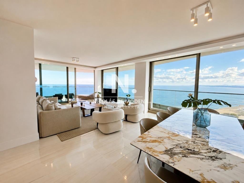Espectacular departamento de 4 suites frente al