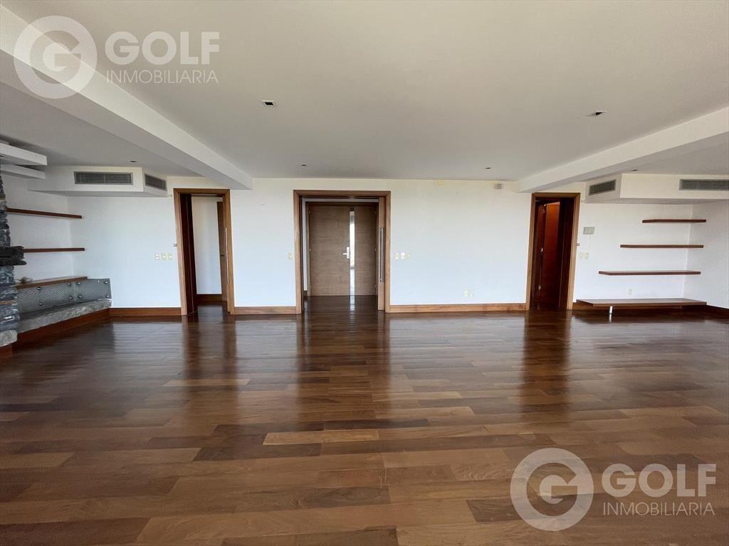 Venta o Alquiler de apartamento triplex de 5 dormitorios en