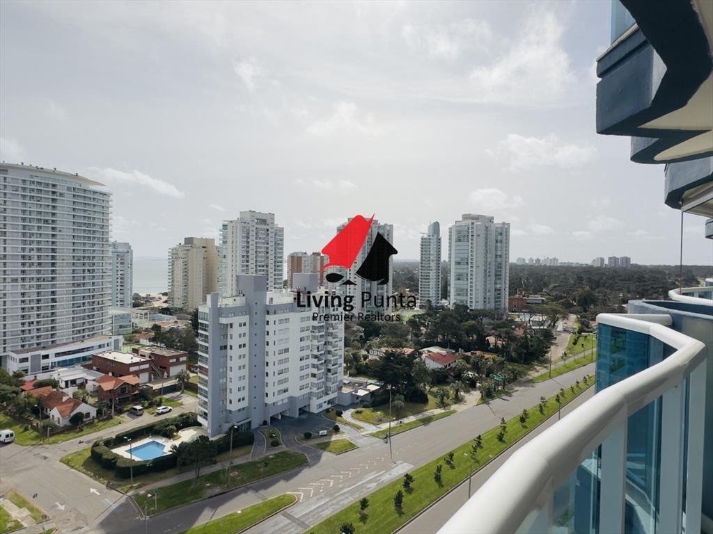Venta de apartamento de 2 dormitorios Playa mansa con parri