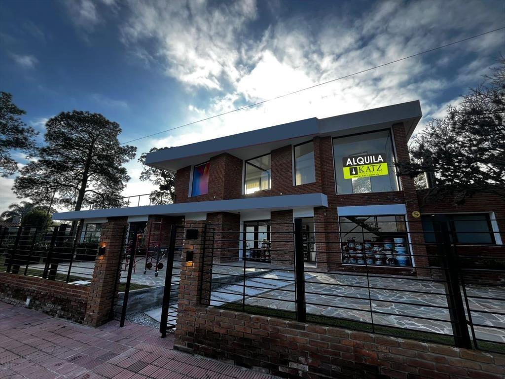Carrasco, estrena, 172 m2 construídos 230 m2 libres de te