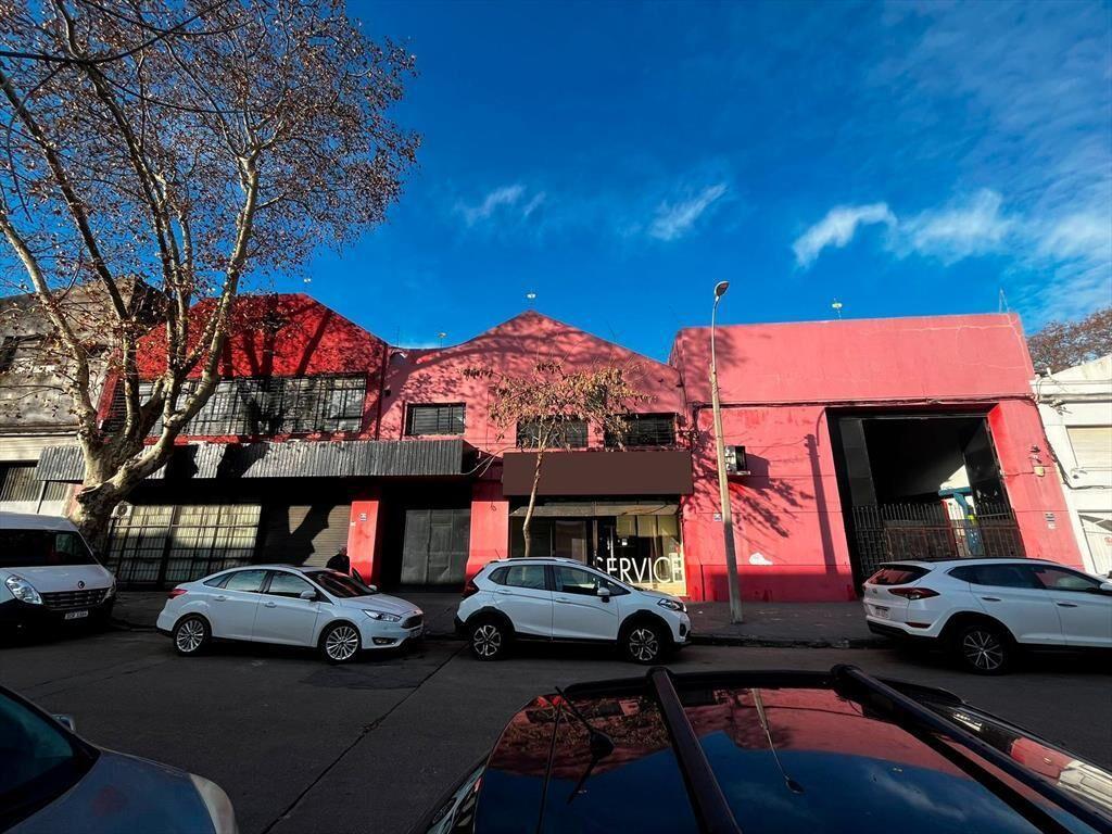 Gran deposito, 1000 m2 de planta + 600 m2 de entrepiso, 3 p