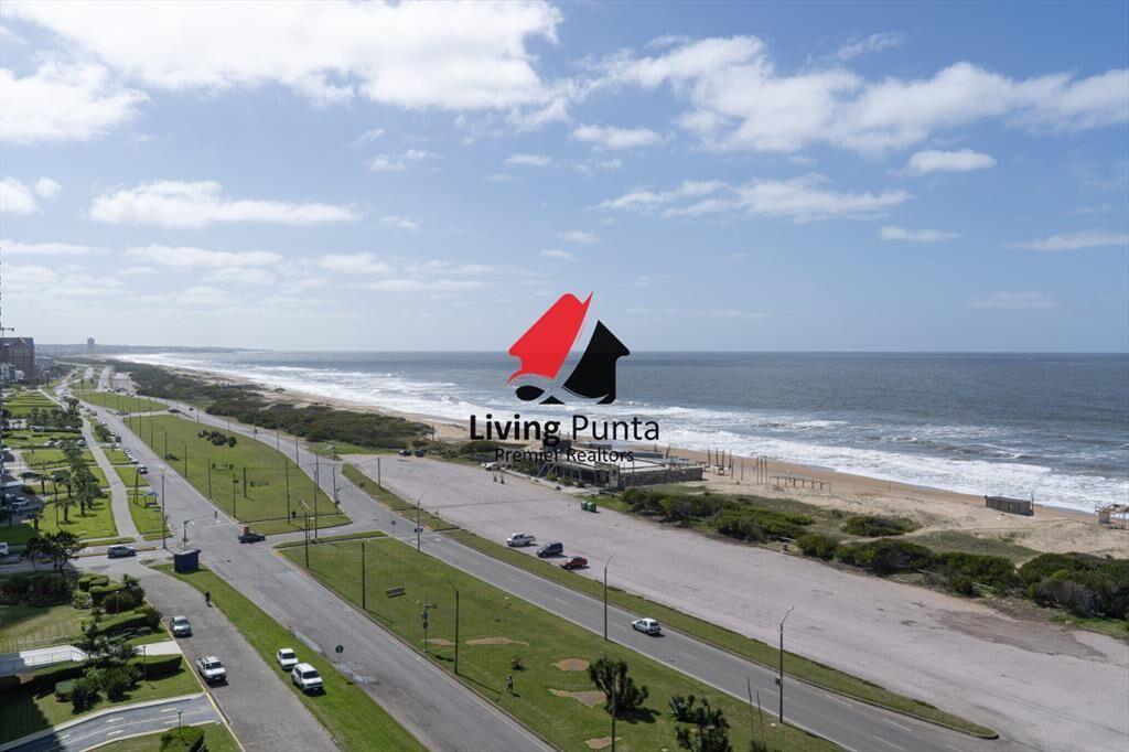Venta de apartamento de 3 dormitorios y dep. de