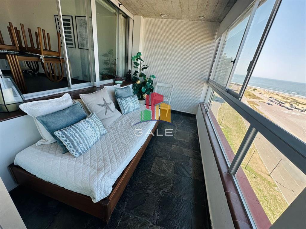 Apartamento de 3 dormitorios en venta en Punta del Este