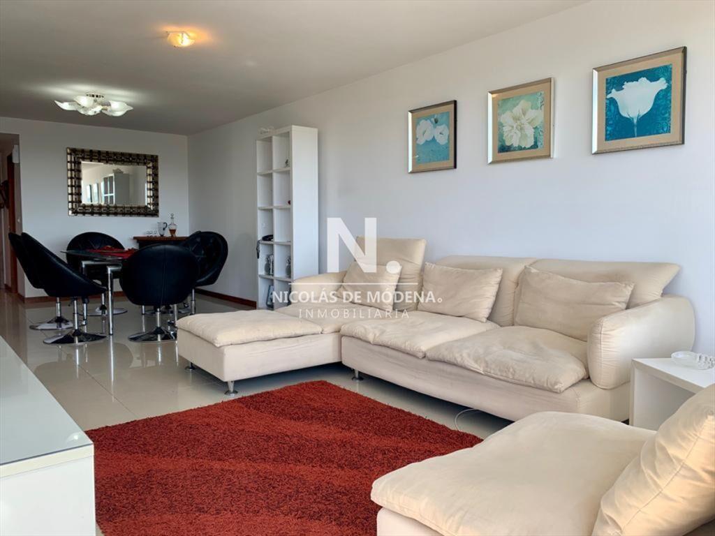 Apartamento de Tres Dormitorios en Venta