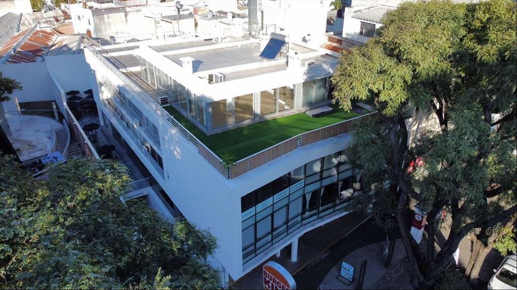 VENTA DE OFICINA SOBRE BV ARTIGAS 156 M2 CON 3 GARAJES