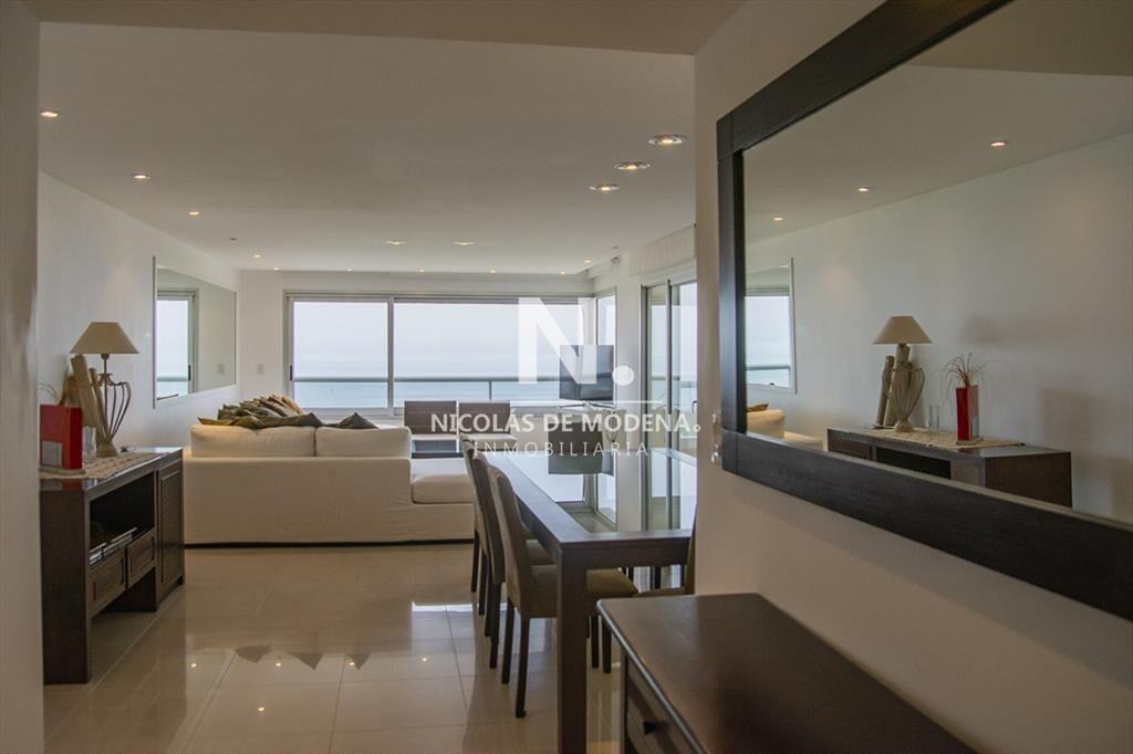 Departamento frente a Playa Brava en venta. 3