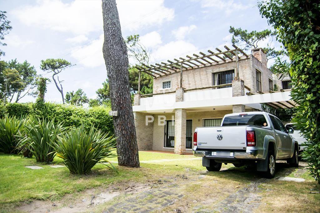 Excelente chalet de 5 dormitorios en venta a de -