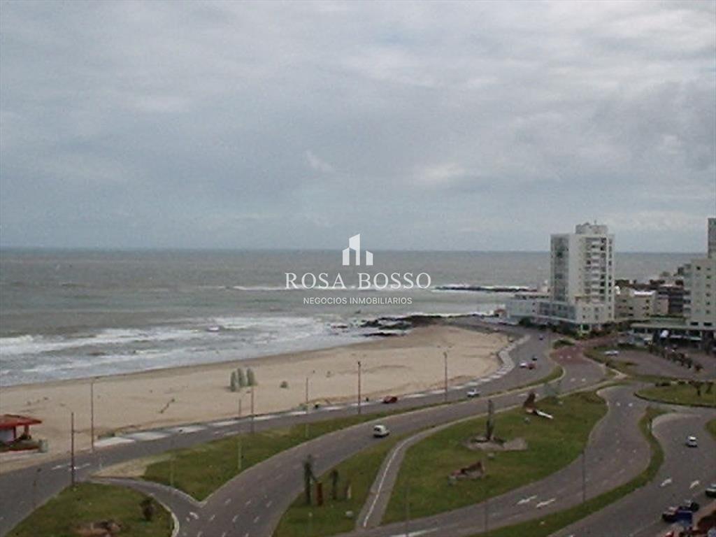 Apartamento en Brava, 3 dormitorios *