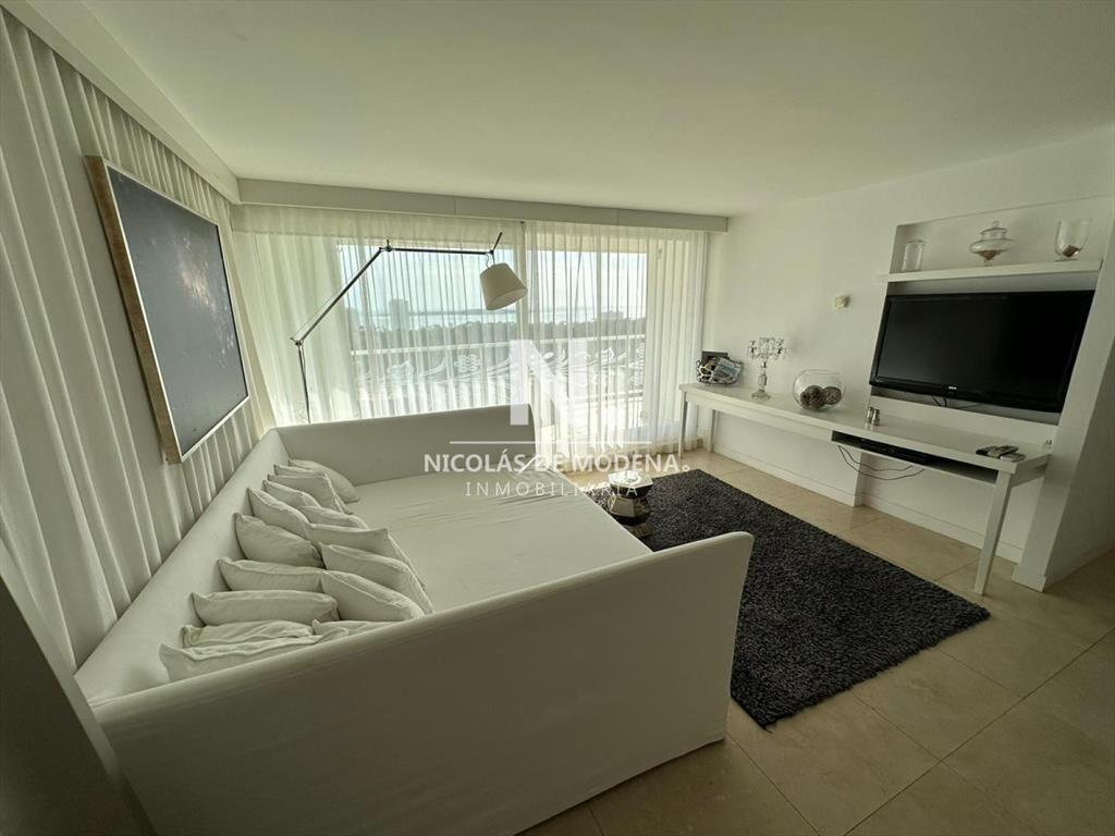 Se vende apartamento en Edificio Yoo, piso alto