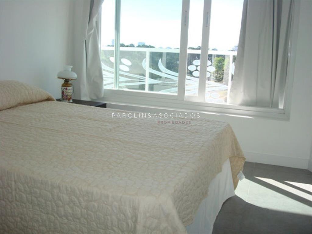 Apartamento en venta en torre Yoo, Punta del Este.