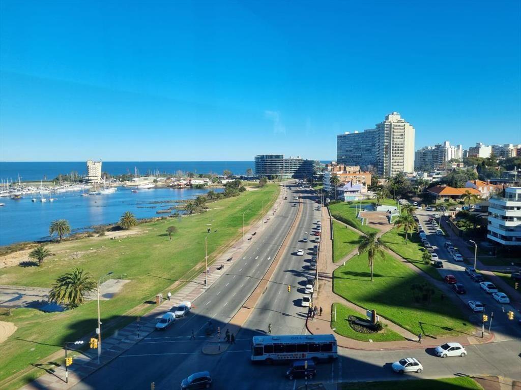Rambla y 26, piso alto, reciclado, 171 m2, garaje !!
