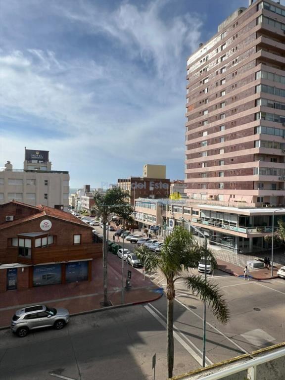 Apartamento en Venta de 3 Dormitorios en la , del