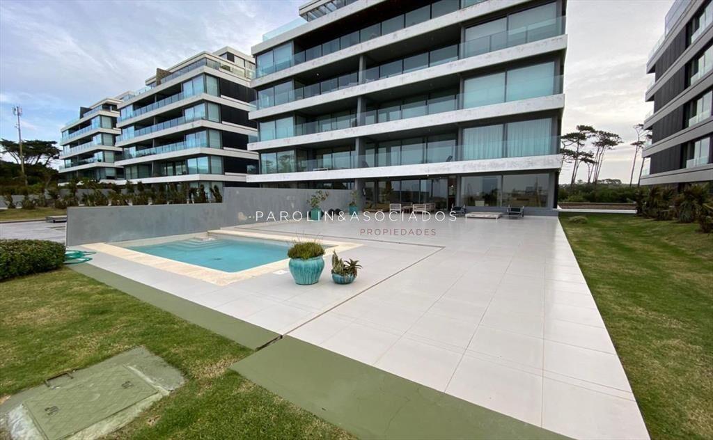 Apartamento en venta de 3 dormitorios en edificio
