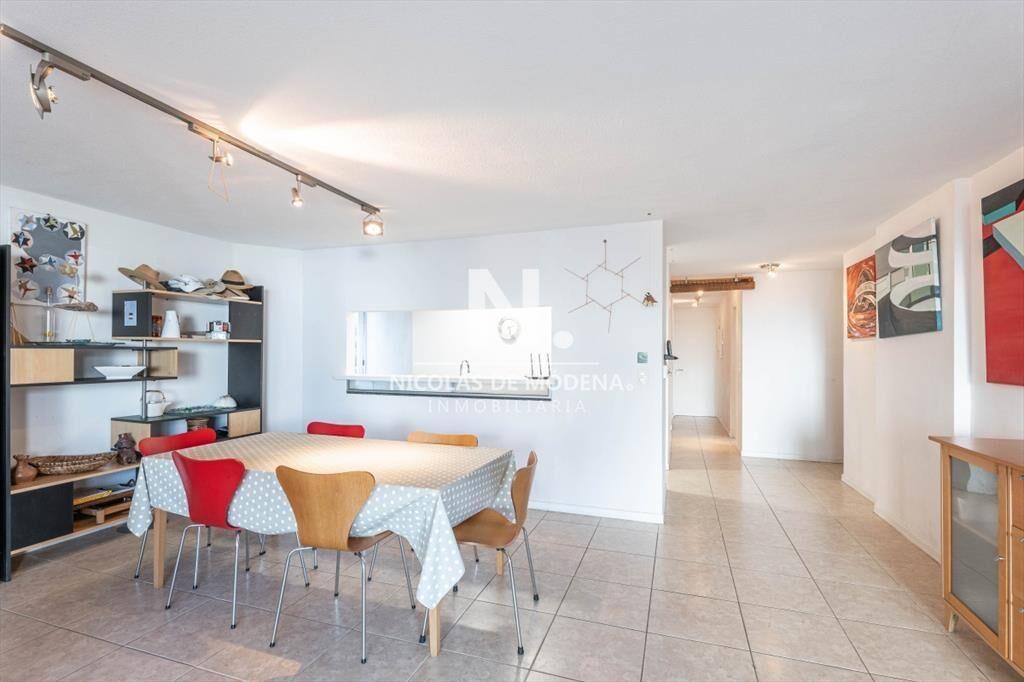 Vende apartamento de 3 dormitorios, en Brava del