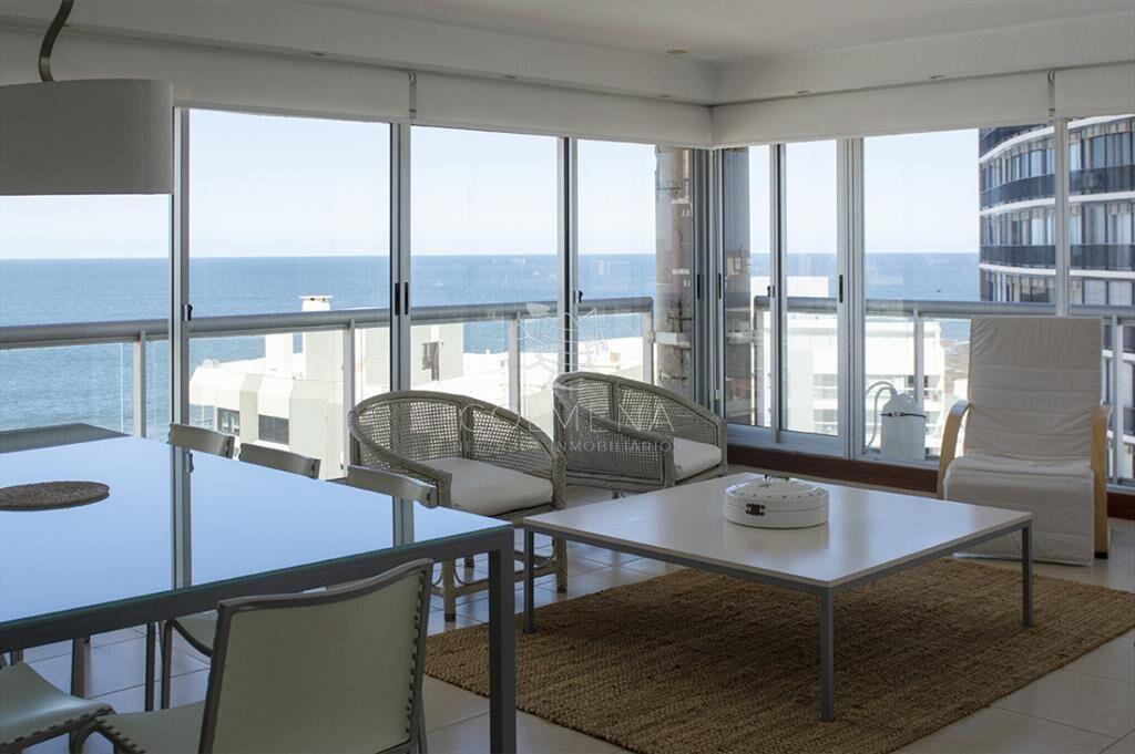 Apartamento de 2 dormitorios con vista al mar en venta en P