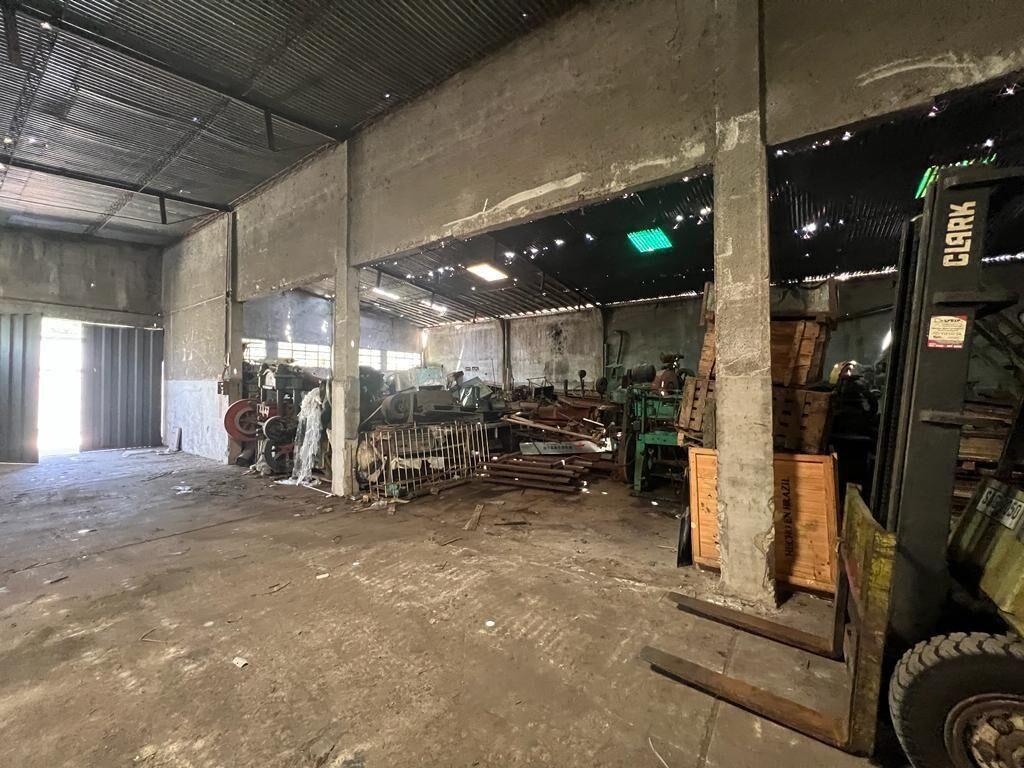 Local esquina de 480m2 en Belvedere