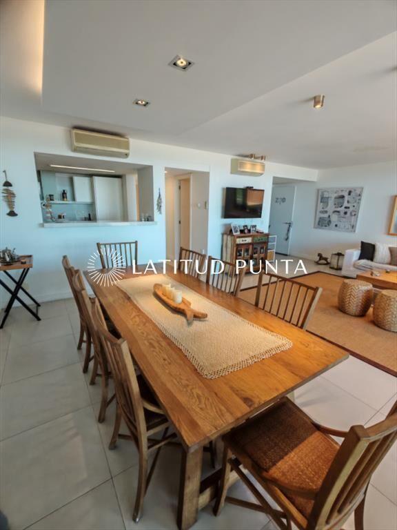 Apartamento 2 dormitorios en suite. Punta Ballena