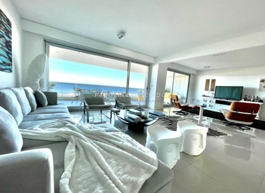 Exclusivo Penthouse en venta con piscina privada en Terraza