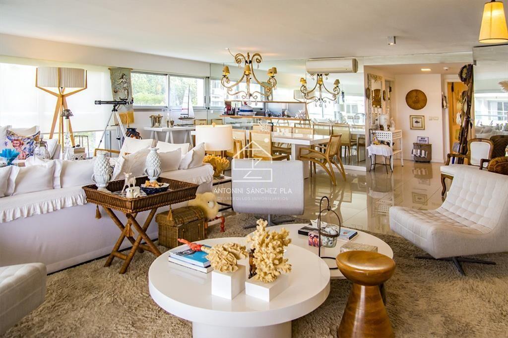 Vende espectacular apartamento en Brava de 3 dormitorios.