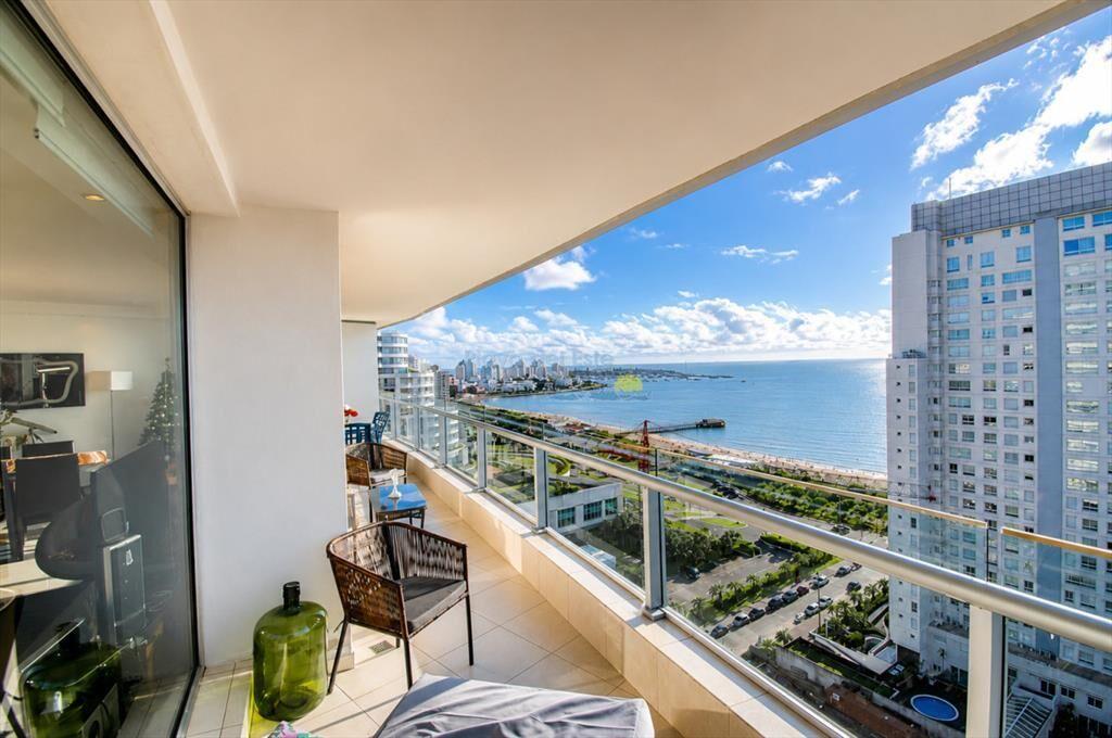 Venta de apartamento de tres dormitorios más en
