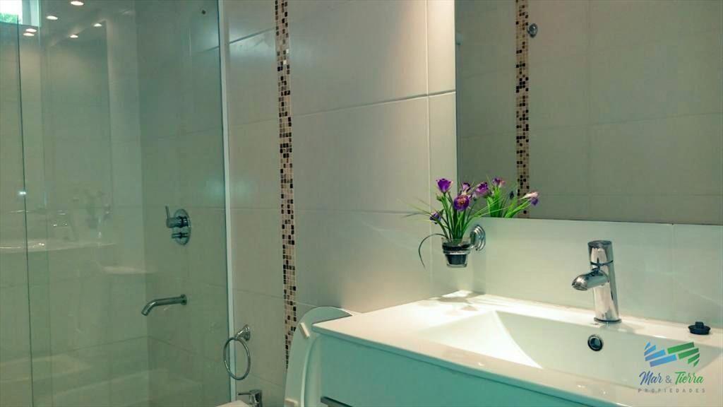 VENTA CASA 4 DORMITORIOS CON PISCINA, MANSA, PUNTA DEL ESTE