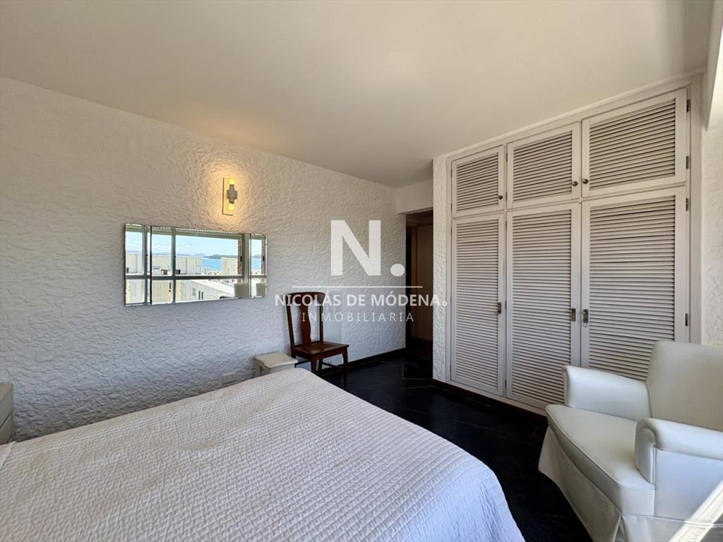 En venta apartamento de 4 dormitorios con vista