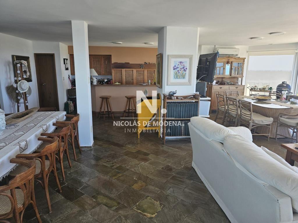 Vende departamento Penthouse de 4 dormitorios en