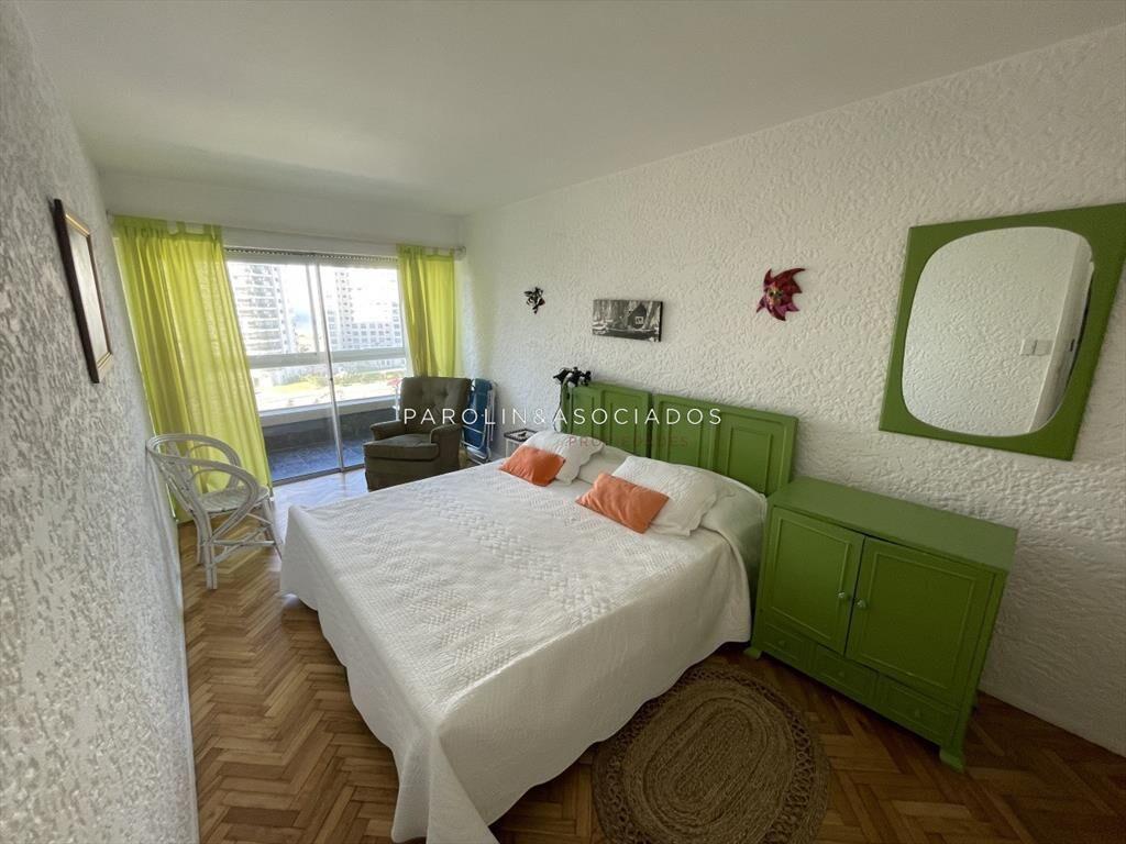 Apartamento en primera línea en edificio Malecón, Punta d